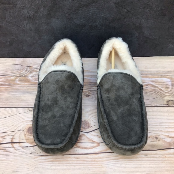 UGG Men’s Ascot Shearling Lined Suede Slipper - Picture 4 of 16